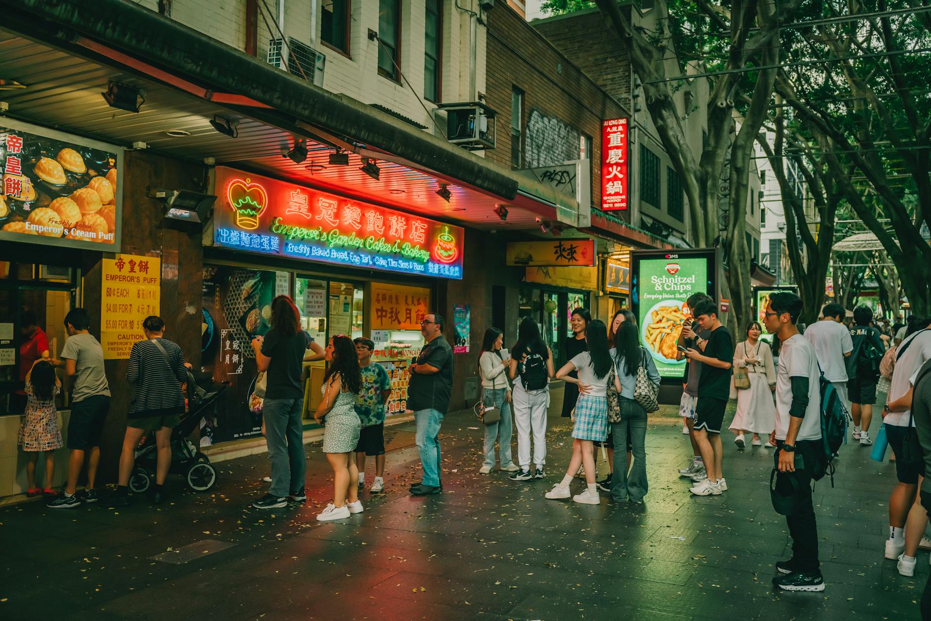 Best restaurants in Sydney - vibrant street food scene in Sydney's bustling Chinatown district