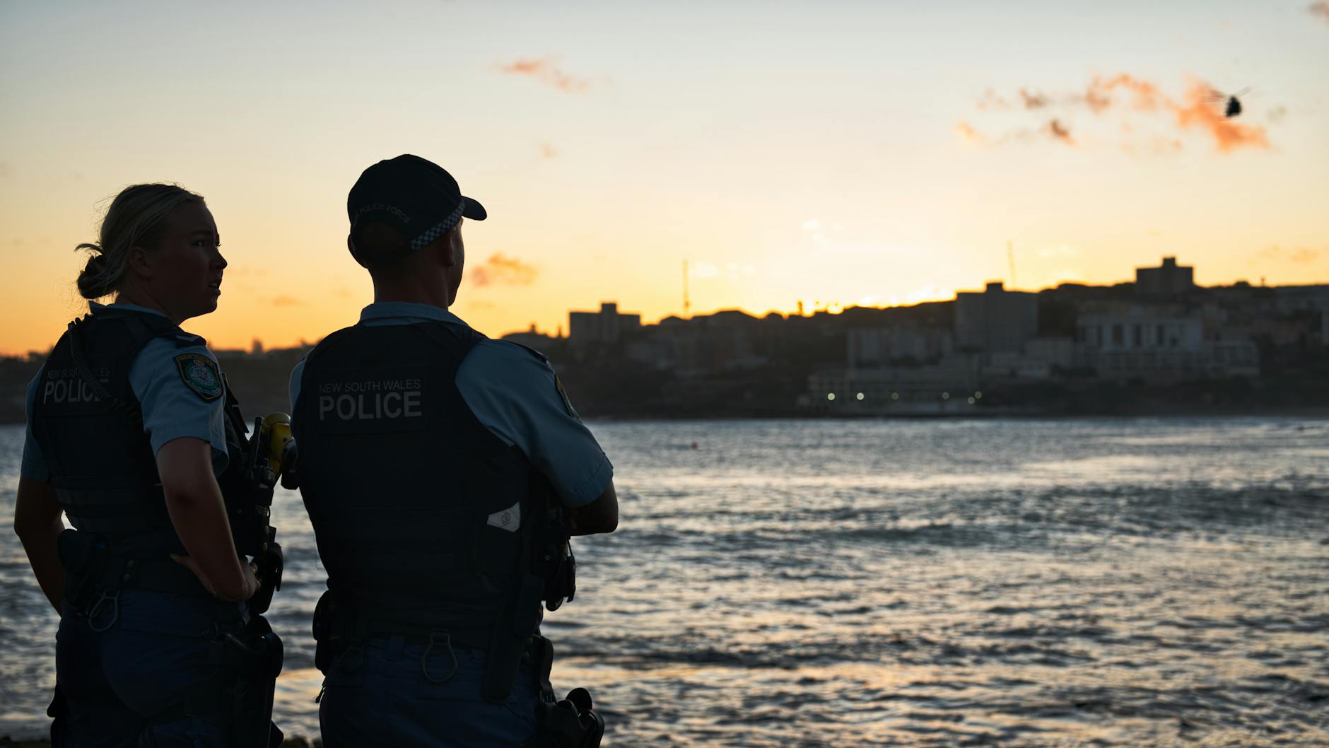 Is Sydney safe for tourists - Sydney police patrol street
