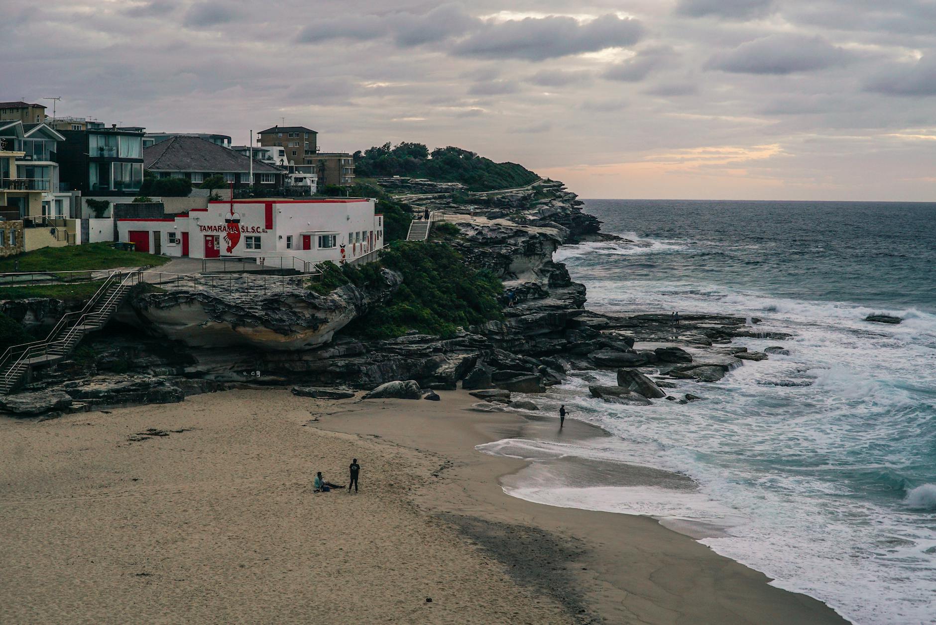 Bondi to Coogee Coastal Walk - Tamarama Beach cliff view