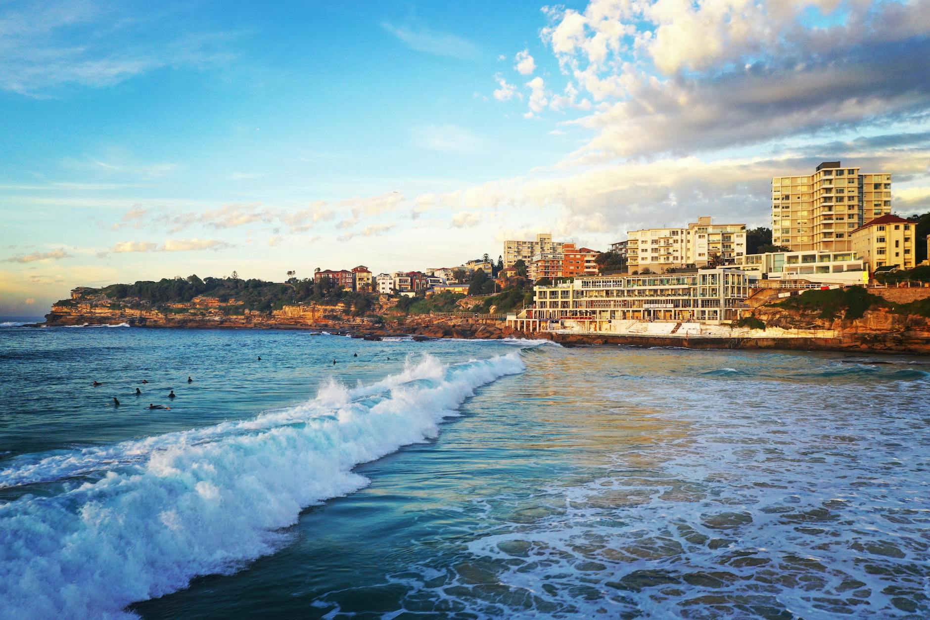 Sydney Airbnb - beach apartment Bondi Beach view balcony