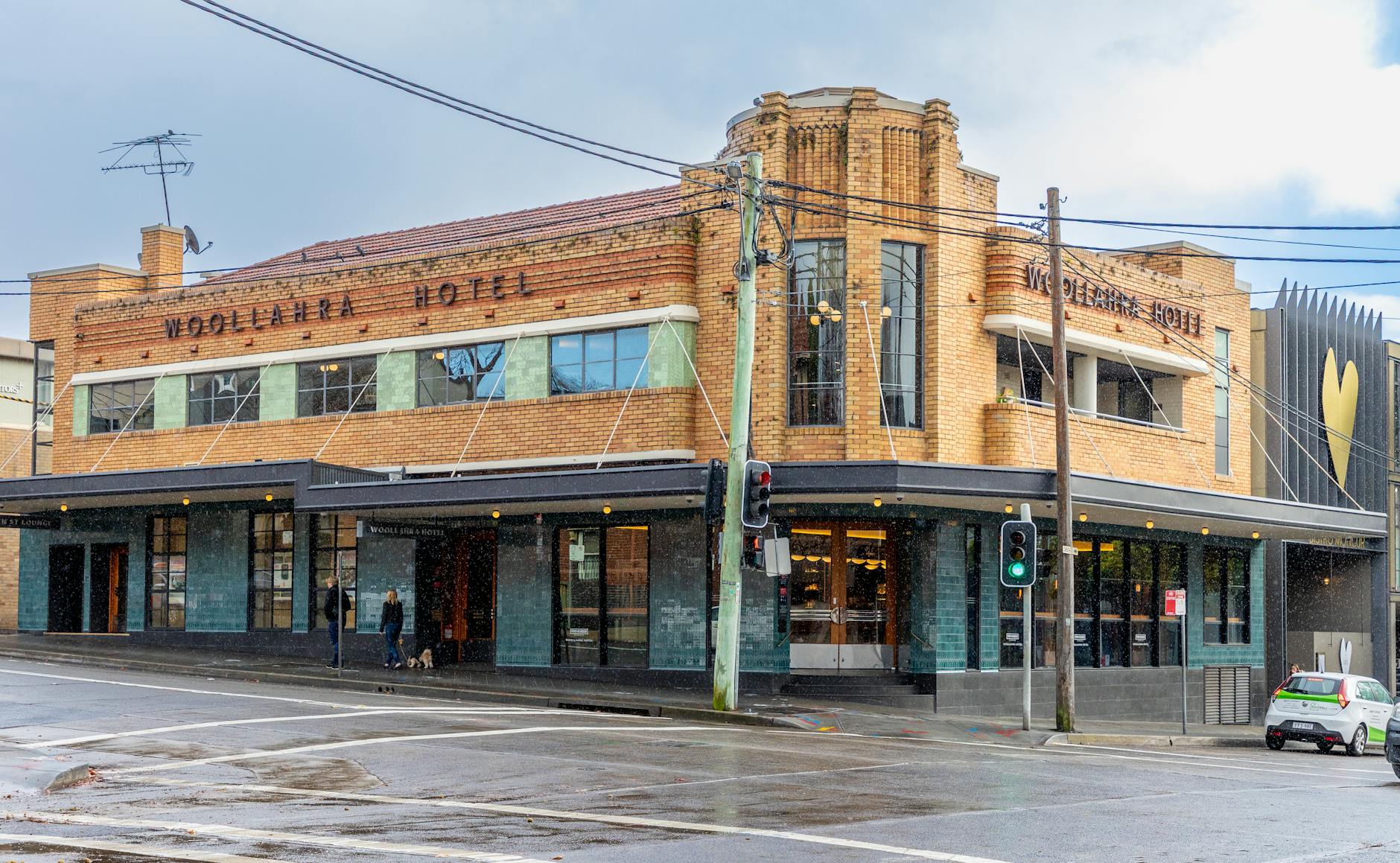 Best hotels in Sydney CBD - sandstone heritage hotel building