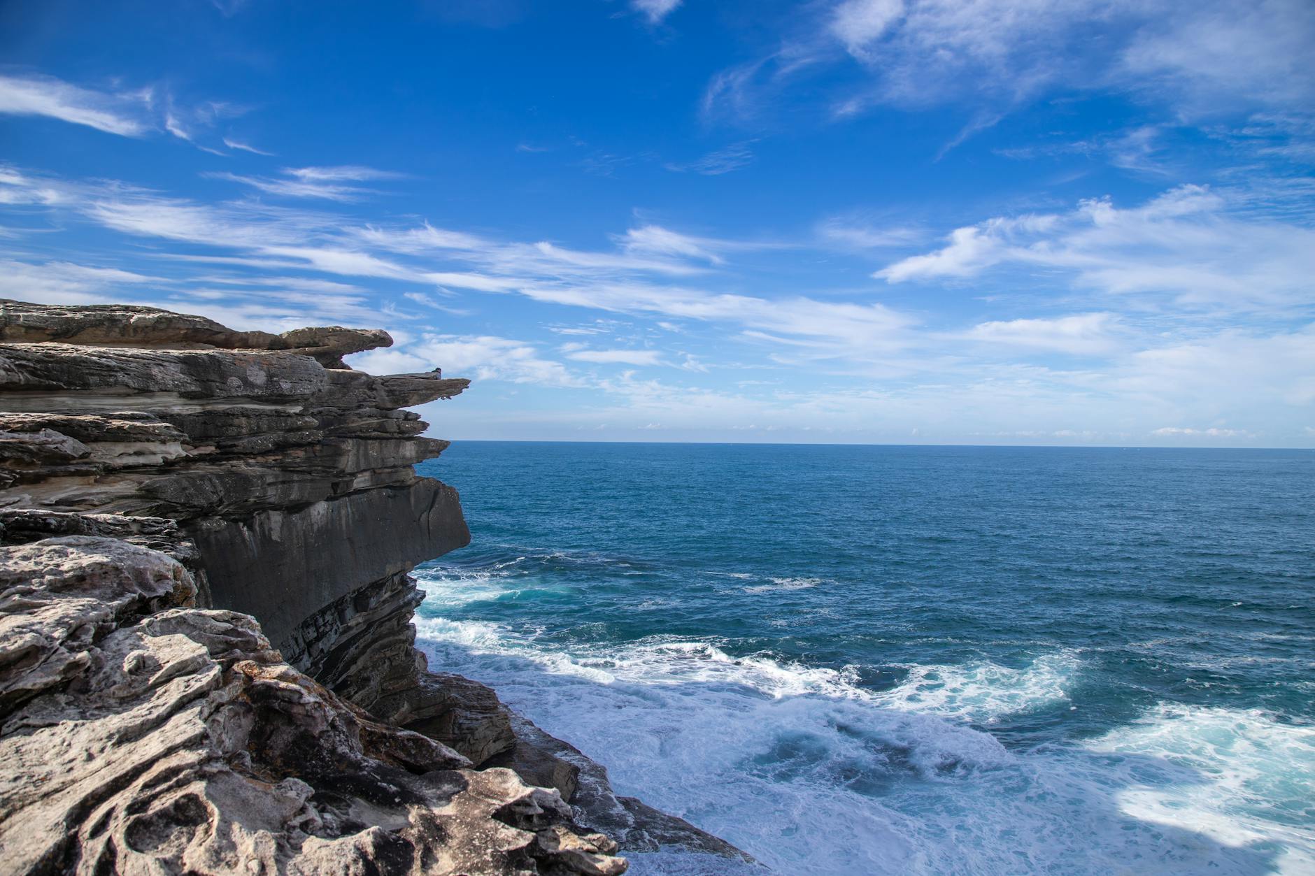 Bondi to Coogee Coastal Walk - cliff path with ocean view and bondi beach