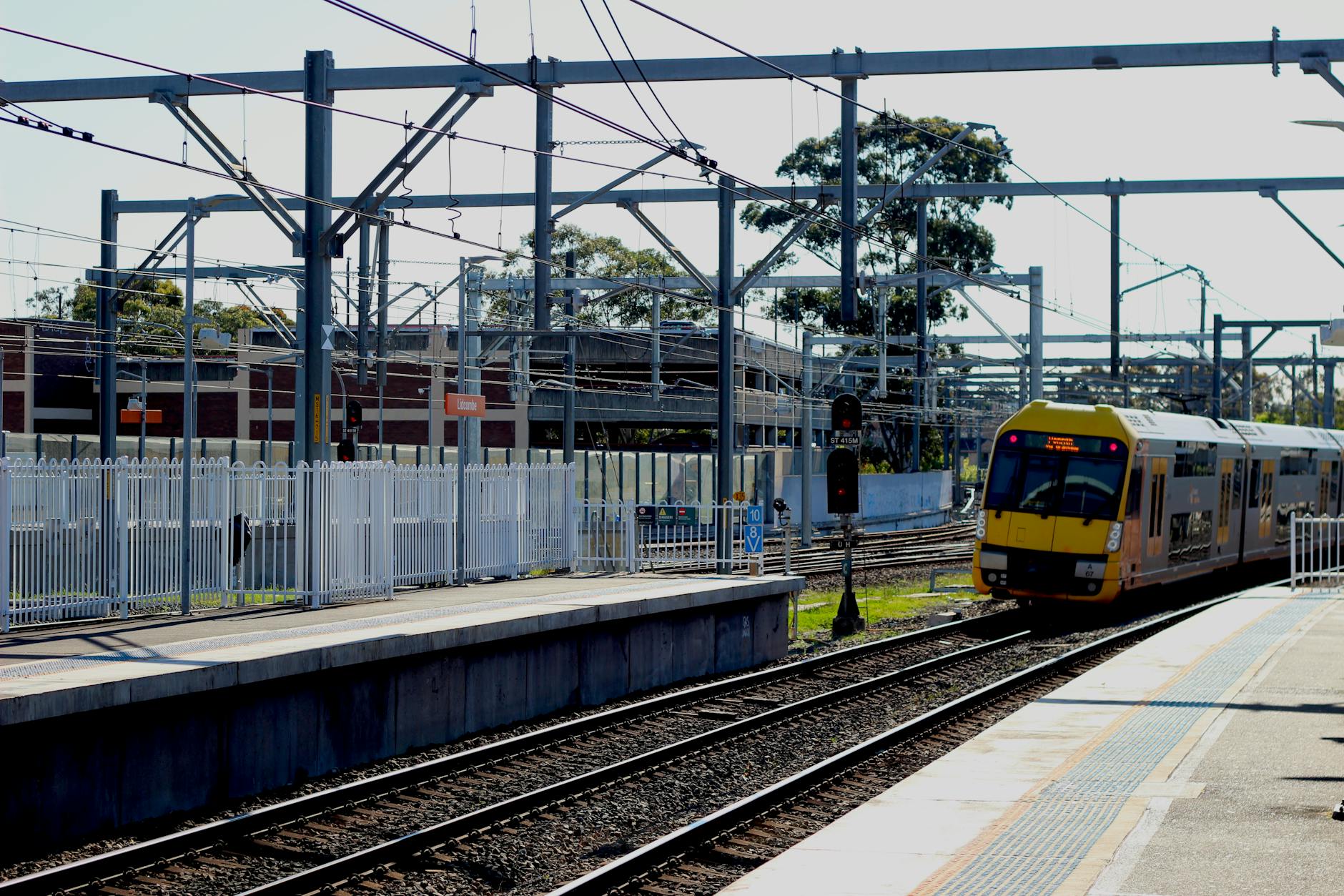 Sydney Airport To City - Sydney Airport to city - Airport Link train at platform