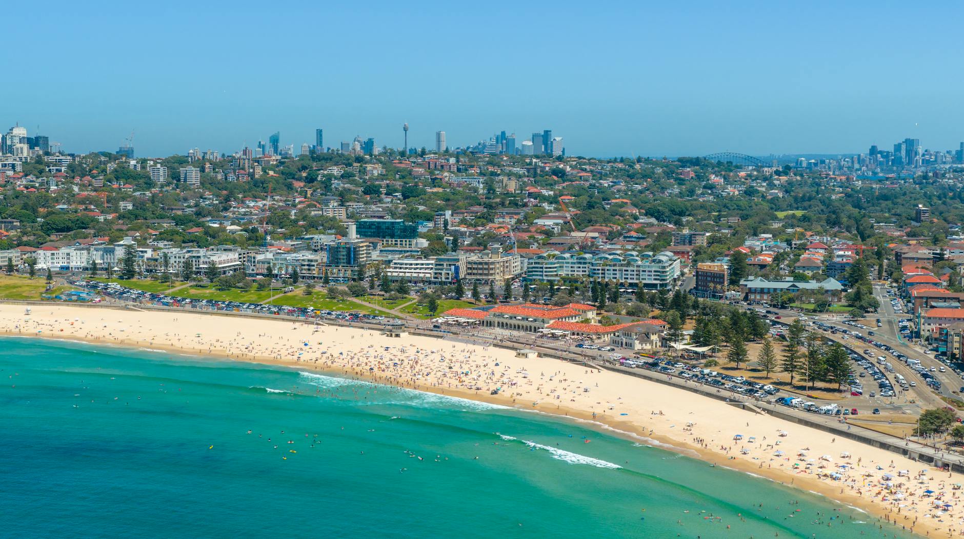 Best time to visit Sydney - summer beach sunny day