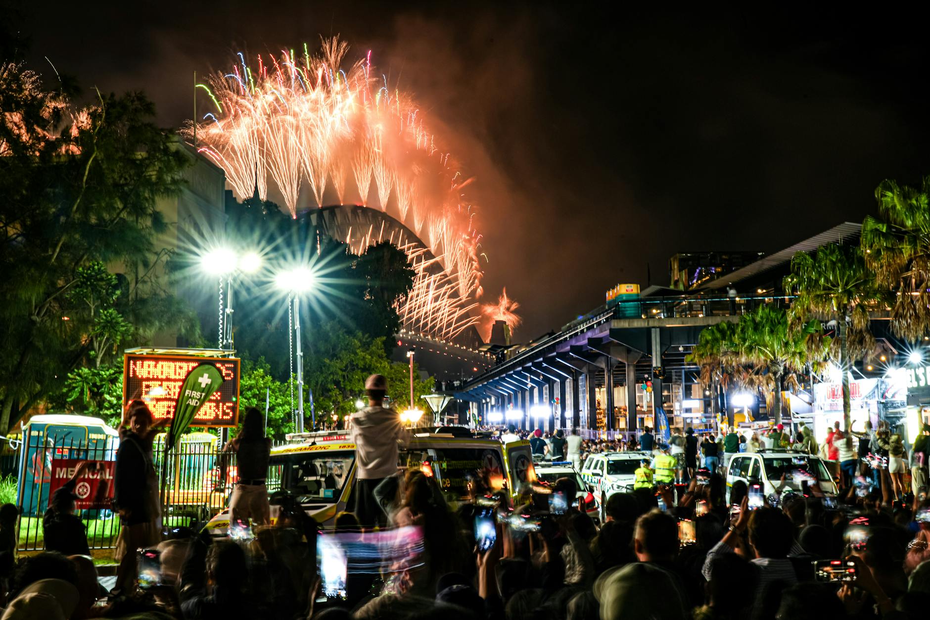 Sydney new years eve - fireworks over Harbour Bridge