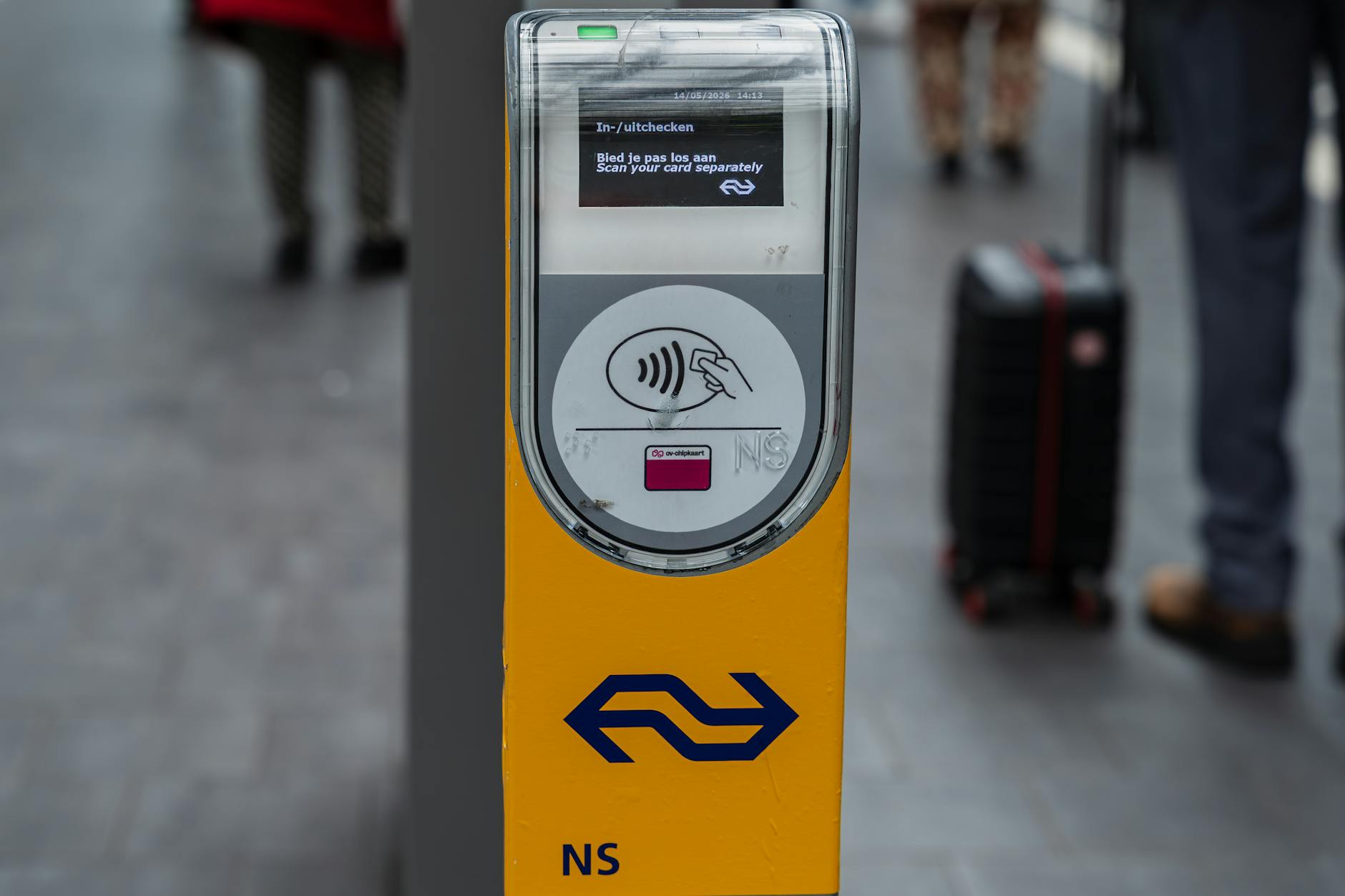 Opal card Sydney - mobile phone Apple Pay on transit reader