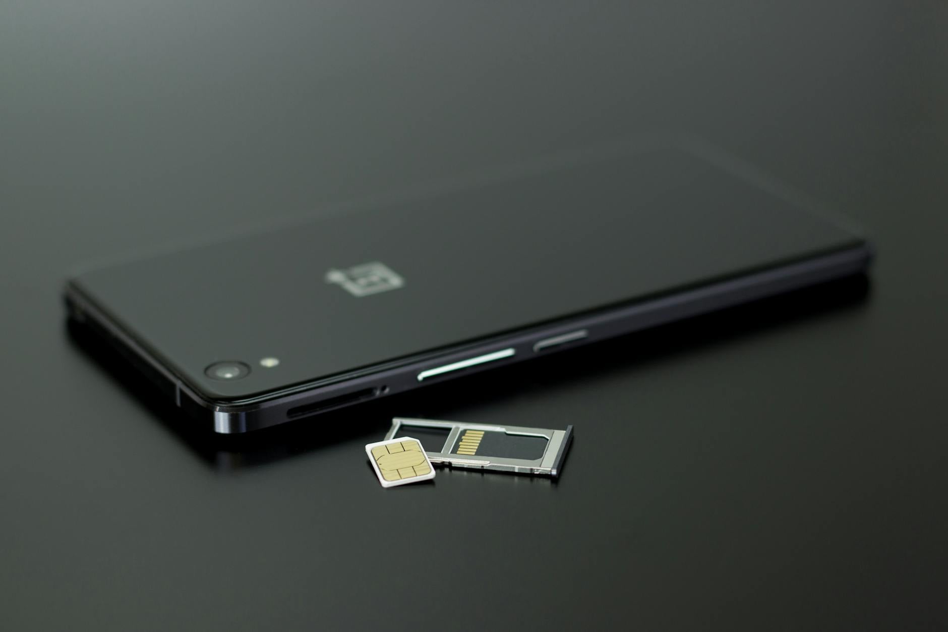 Sim card Australia tourist - smartphone SIM tray inserting
