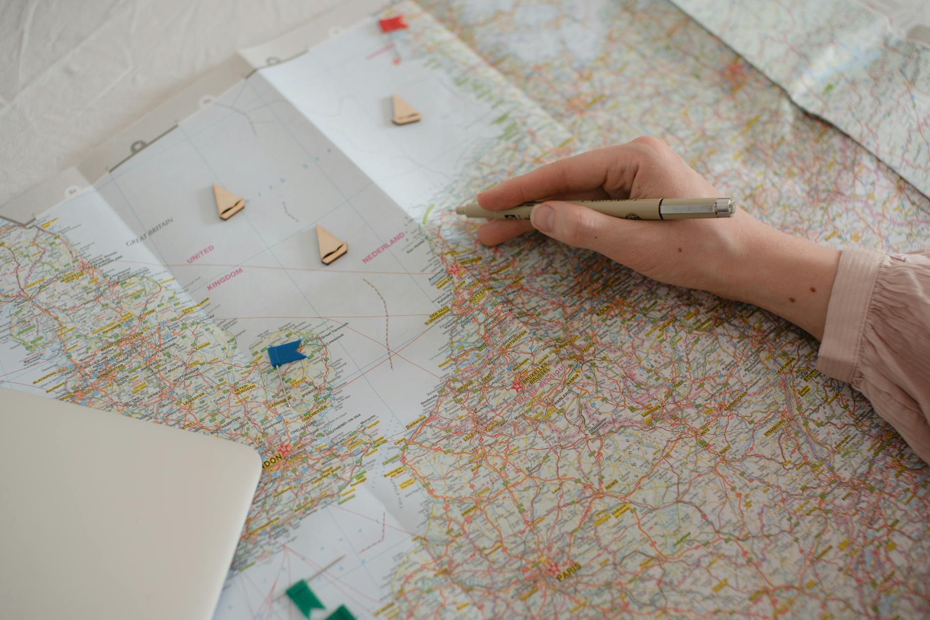 Sydney travel guide - tourist with map planning itinerary