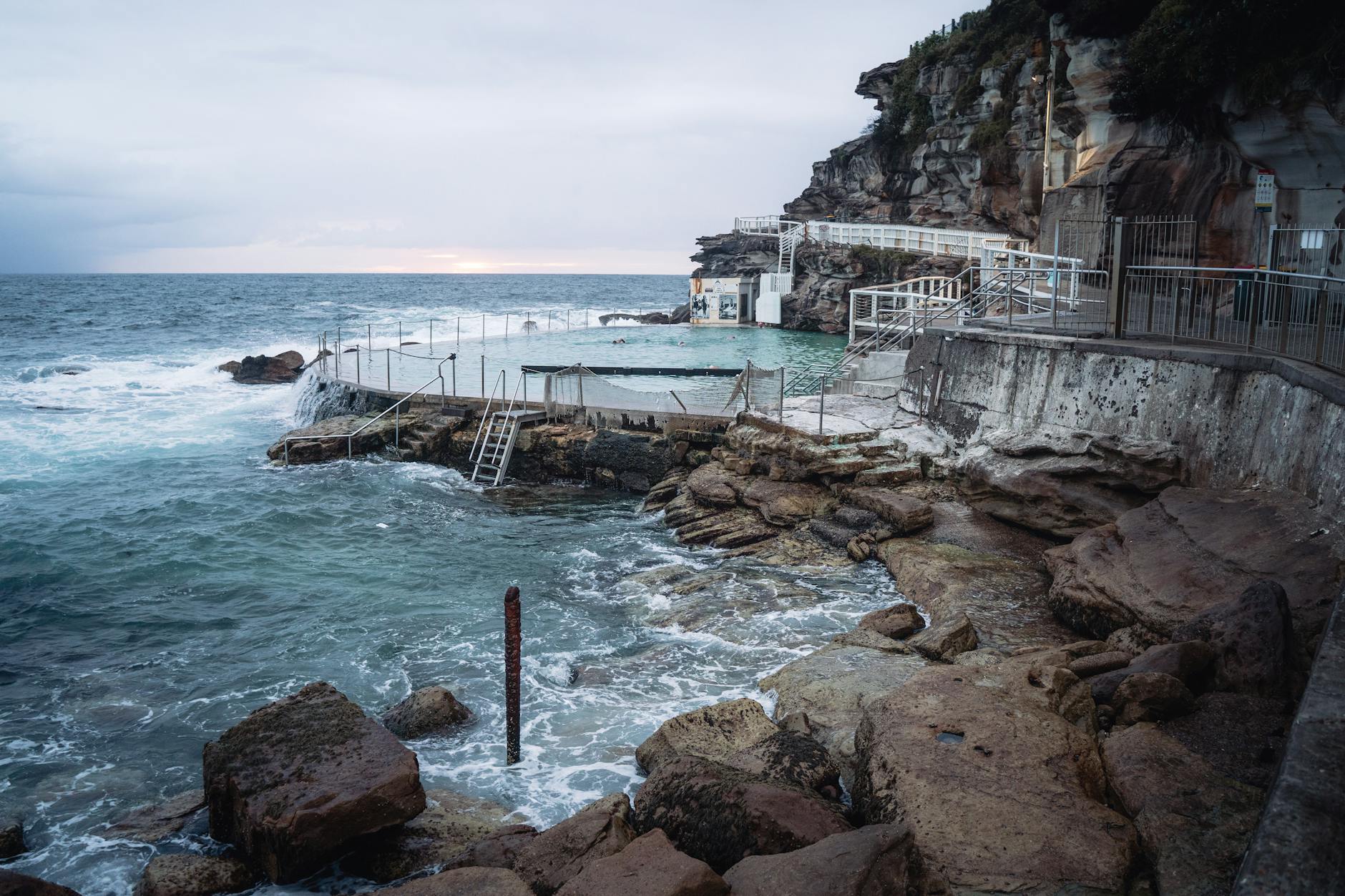 Sydney ocean pools - Bronte Bogey Hole natural rock pool