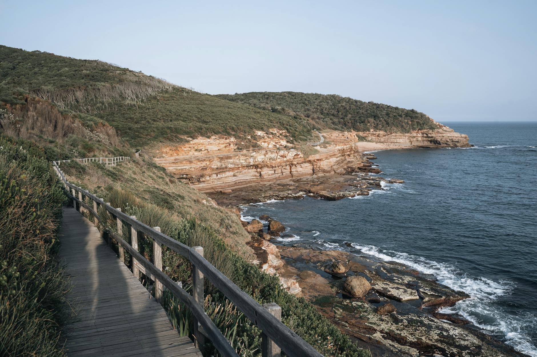 Hidden beaches in Sydney - cliffside trail to hidden beach