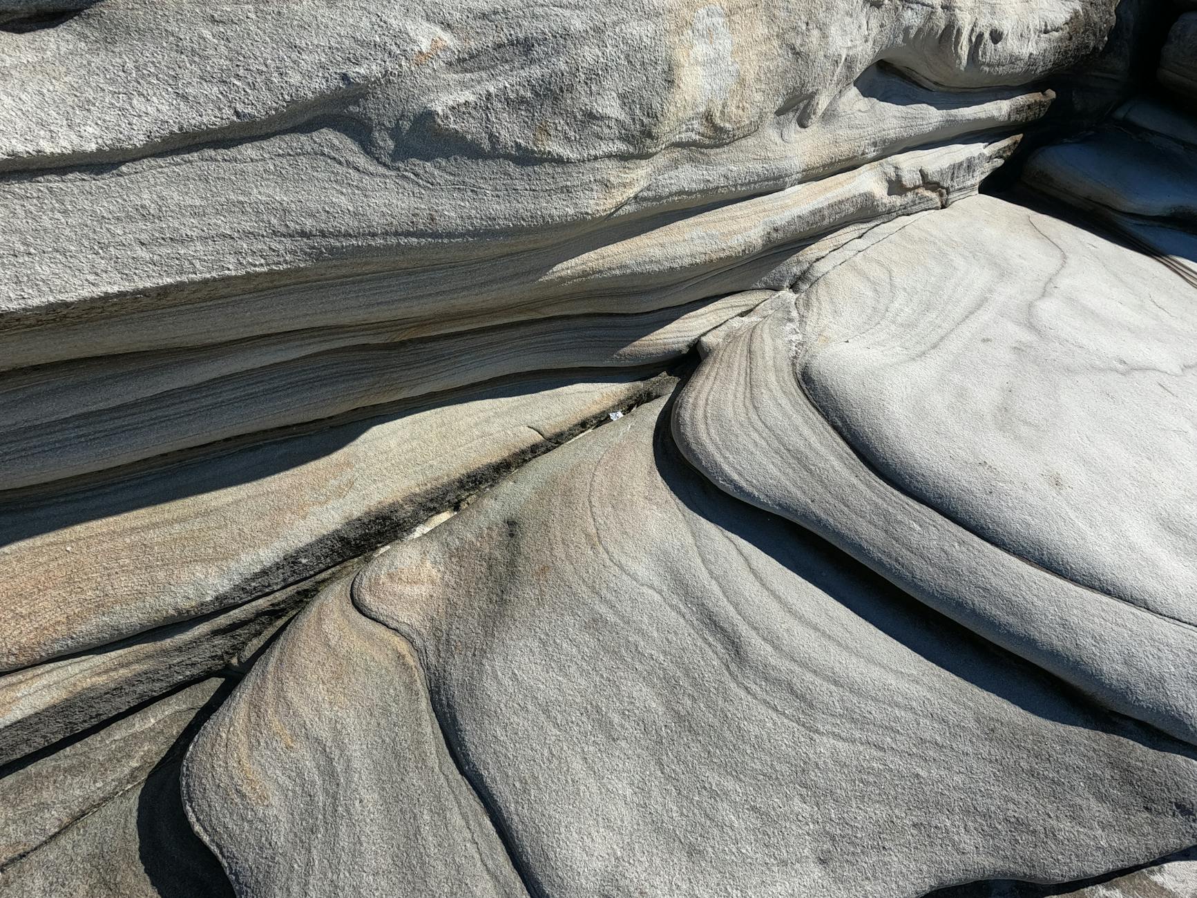 Bondi to Coogee Coastal Walk - sandstone path along cliffs