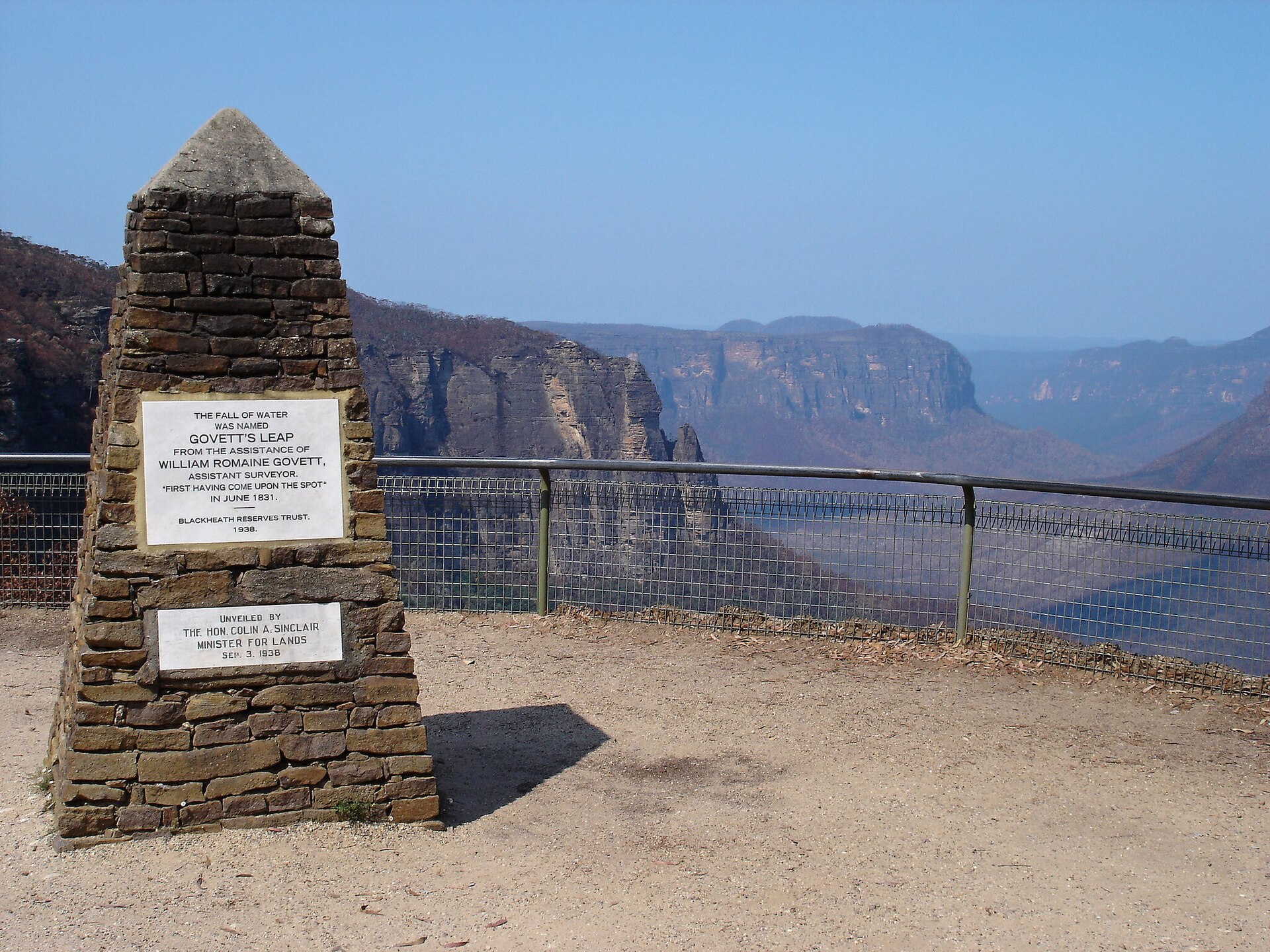 Stone monument at Govetts Leap lookout with the cliffs of the Grose Valley behind it